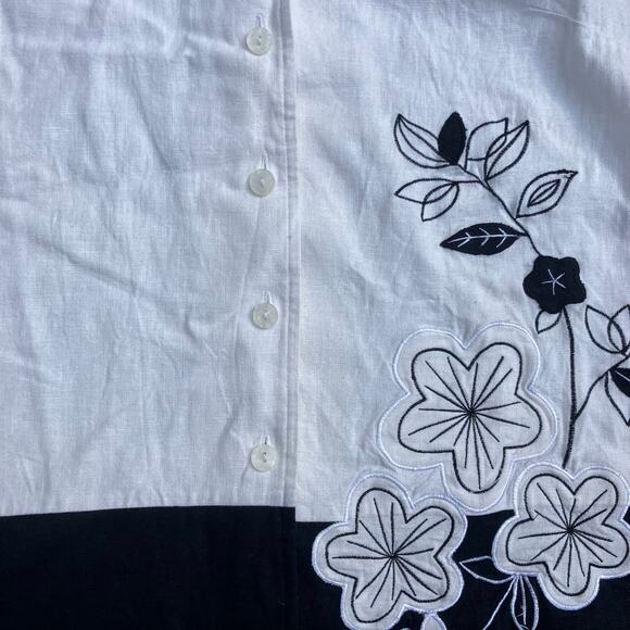 Floral embroidered top black and white button up, boho chic bohemian hippie - Picture 2 of 7